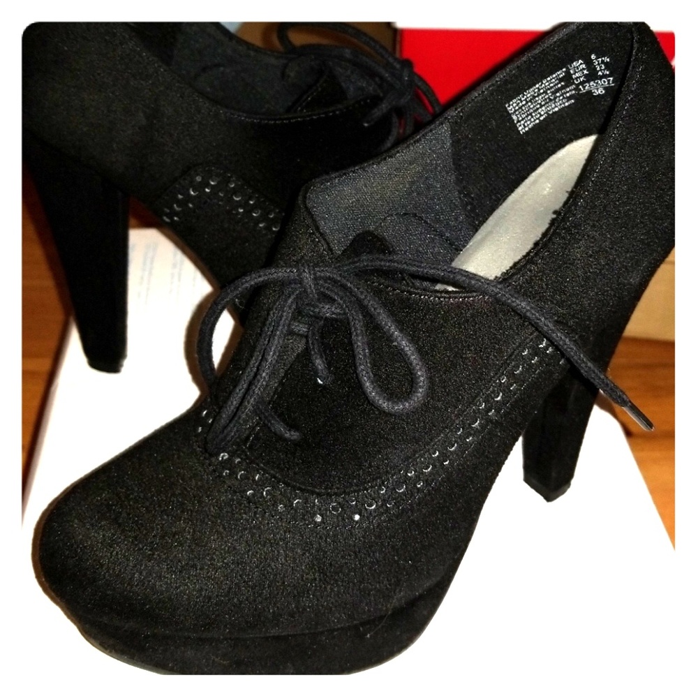 Cute detailed bootie